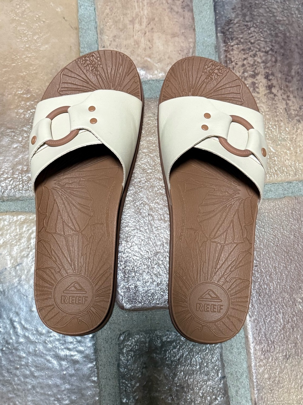 Reef Slide Sandals in Cream & Brown with Ring Accent